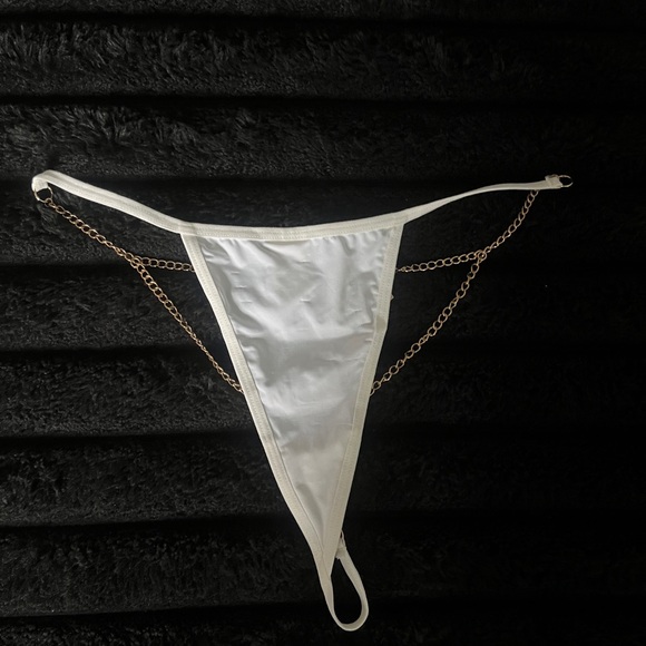 Fashionnova chain detail panties - Picture 1 of 4
